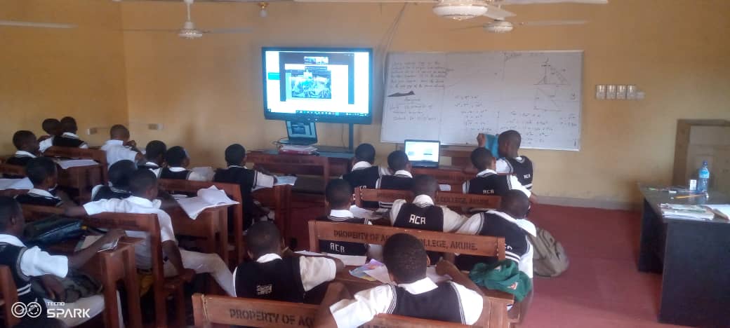 Aquinas College for Boys — Picasso virtual art class session, students viewing screen